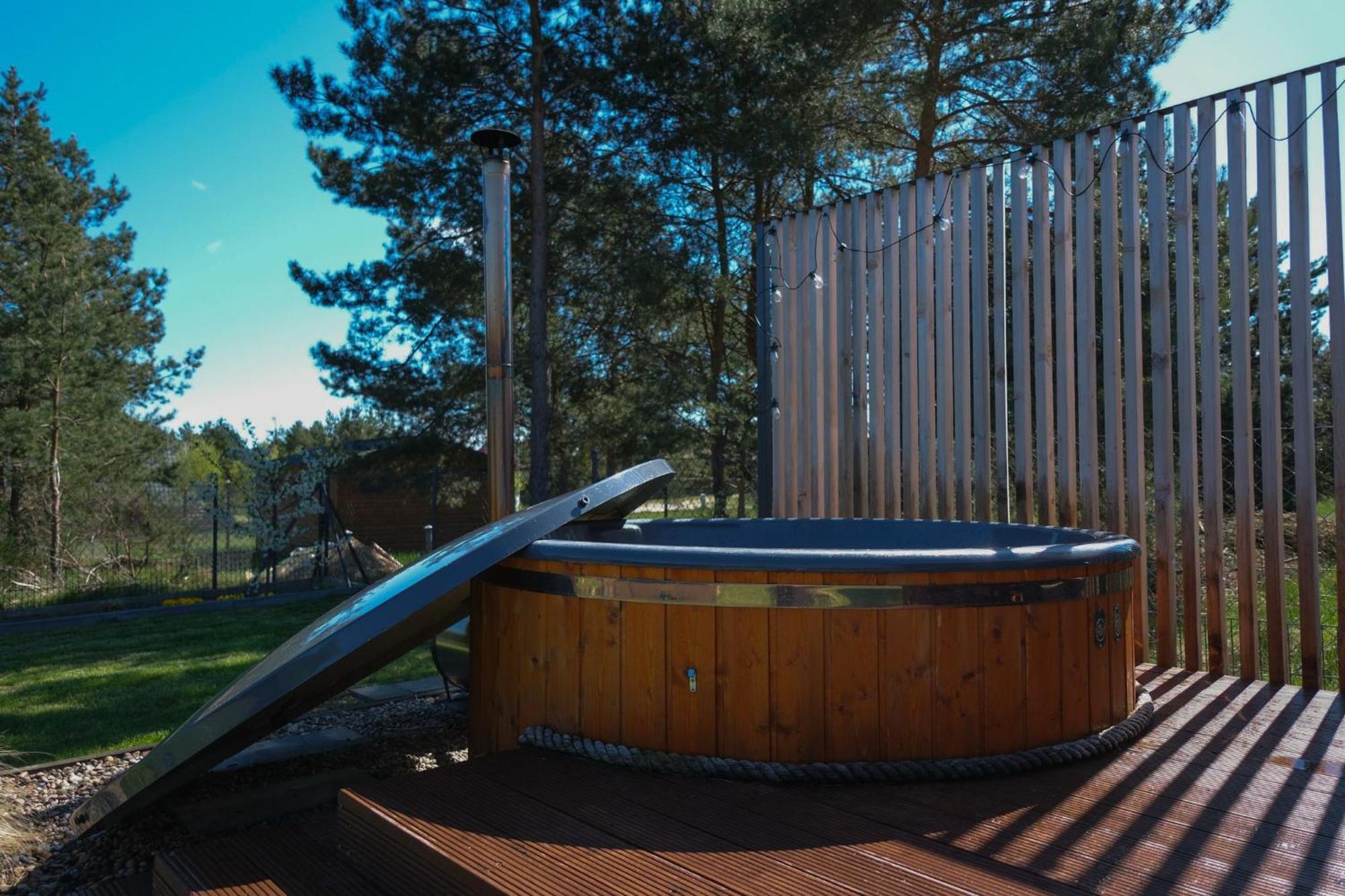 Westfalowachatka Domek Z Jacuzzi 사시노 외부 사진